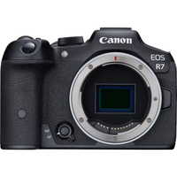 Canon EOS R7 mit RF-S 18-150mm F3.5-6.3 IS STM ohne Adapter