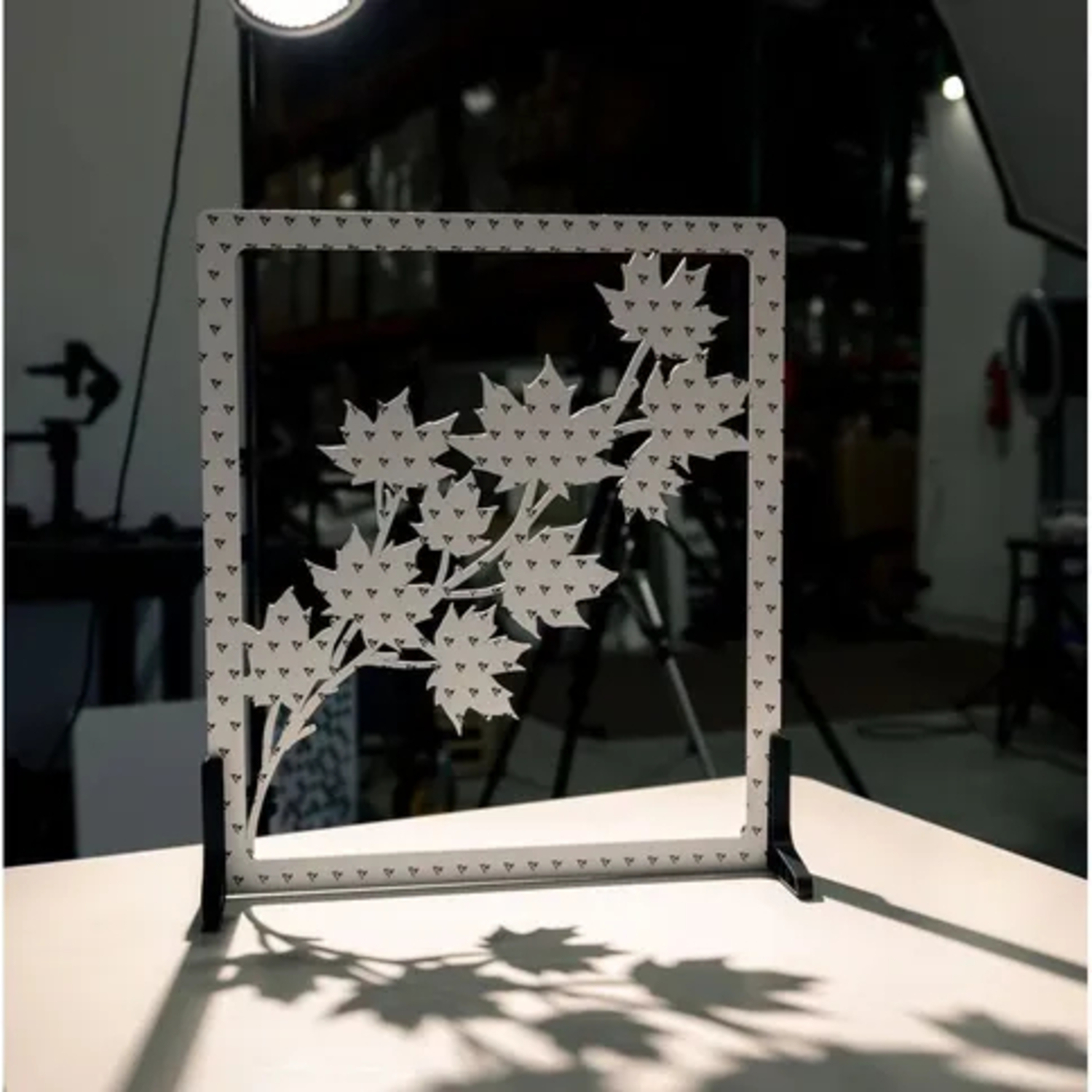 V-Flat World Shadow Board Ahornblätter