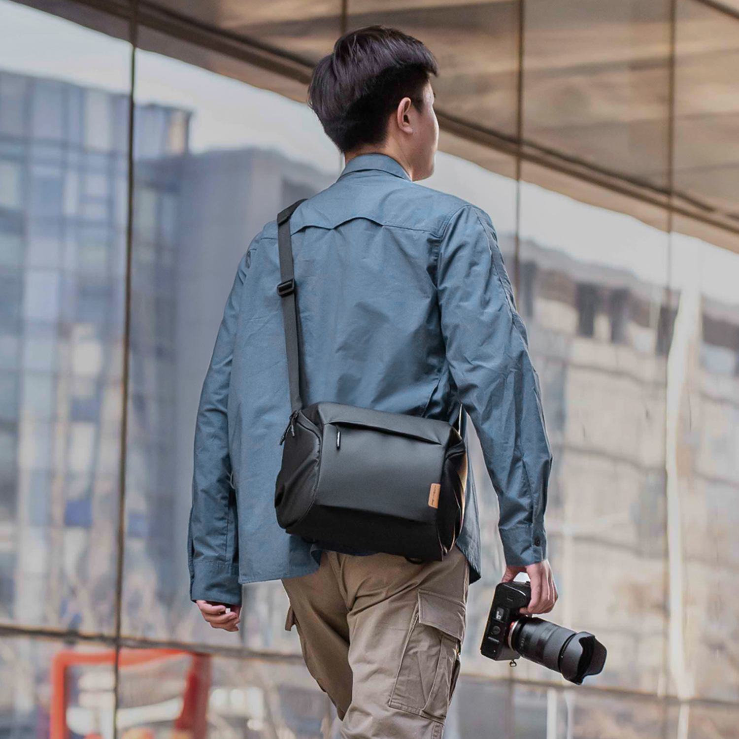 PGYTECH OneGo Schultertasche 10L (Obsidian Black)