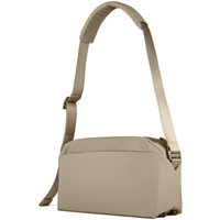 Urth Umhängetasche Dolomite Sling 8L Sand