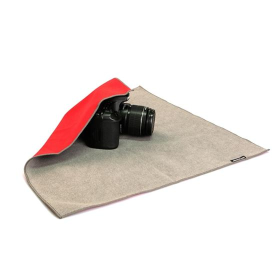 JapanHobbyTool Easy Wrapper selbsthaftendes Einschlagtuch rot 28 x 28cm