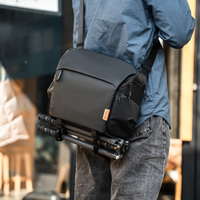 PGYTECH OneGo Schultertasche 10L (Obsidian Black)