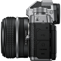 Nikon Z f mit NIKKOR Z 40mm F2 SE silber