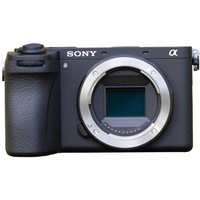 Sony Alpha 6700 mit E PZ 16-50mm F3.5-5.6 OSS und E 15mm F1.4 G 