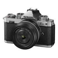 Nikon Z fc mit NIKKOR Z 28mm F2.8 Special Edition