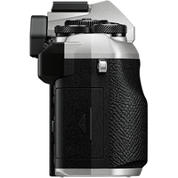 OM System OM-5 Mark II silber mit M.Zuiko Digital ED 12‑40mm F2.8 PRO II und M.Zuiko Digital ED 40-150mm F4 PRO