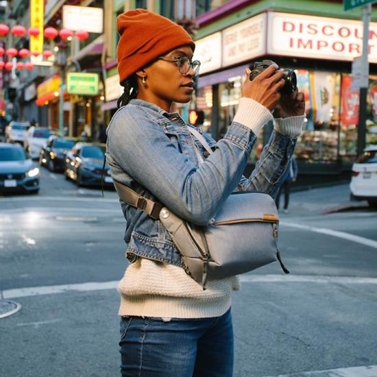 Peak Design Umhängetasche Everyday Sling V2 3L Ash