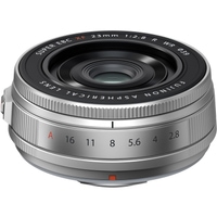 Fujifilm X-E5 mit FUJINON XF 23mm F2.8 R WR silber