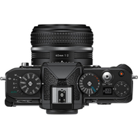 Nikon Z f mit NIKKOR Z 40mm F2 SE schwarz