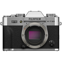 Fujifilm X-T30 III mit FUJINON XC 13-33mm F3.5-6.3 OIS silber