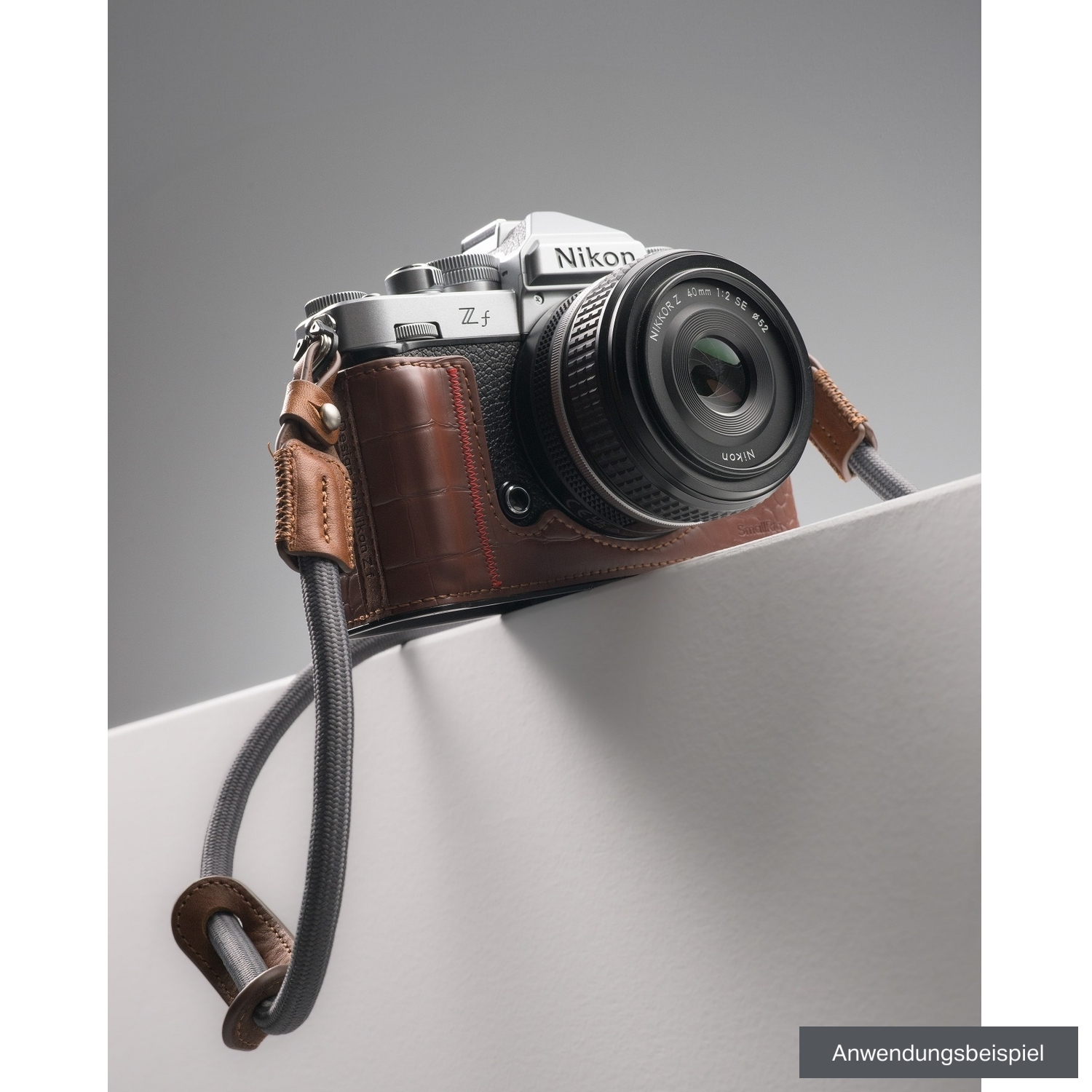 Nikon Z f mit SmallRig Ledertaschen-Set silber