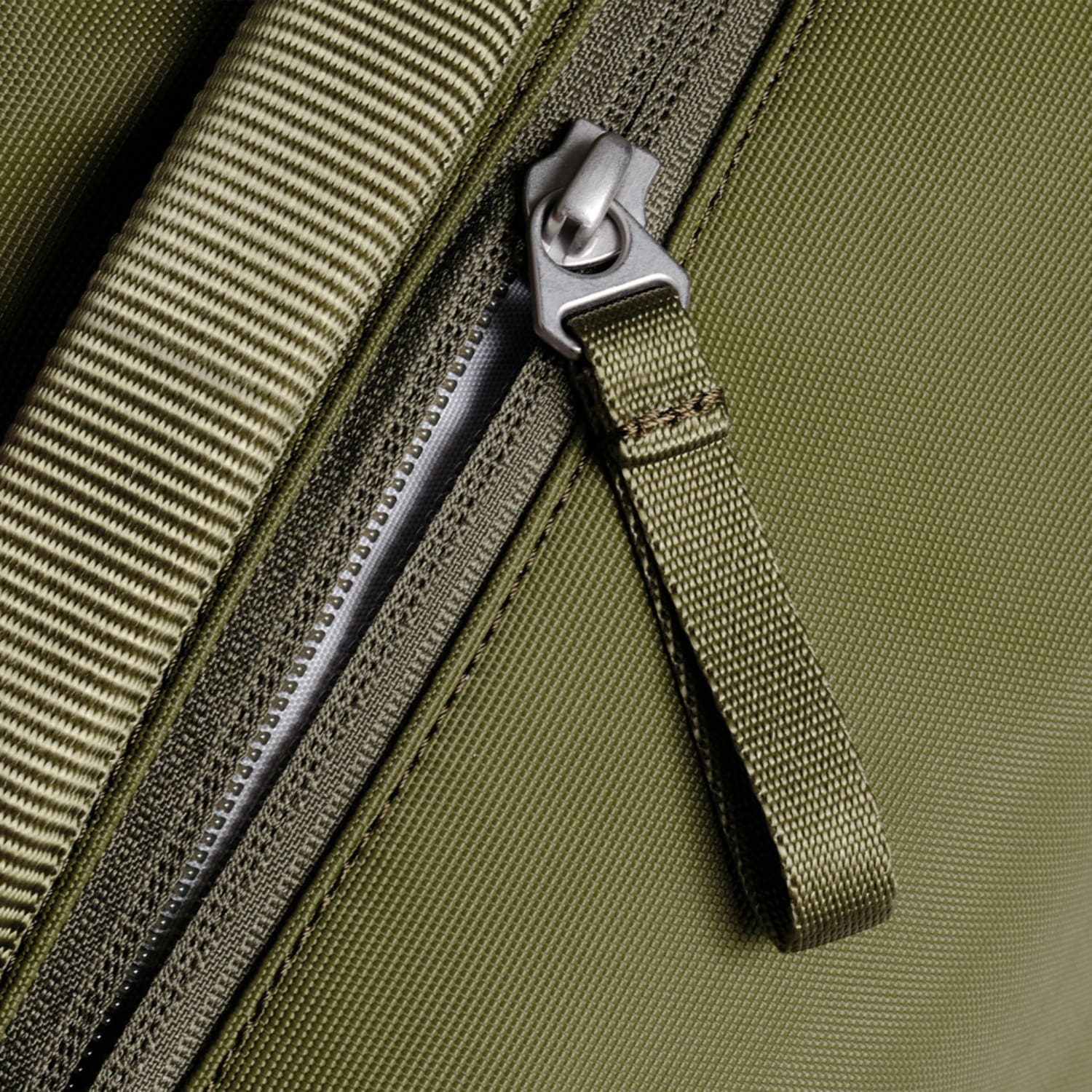 Urth Fotorucksack Arkose mit Kameraeinsatz 20L grün