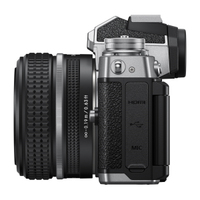 Nikon Z fc mit NIKKOR Z 28mm F2.8 Special Edition