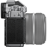 Nikon Z f mit SmallRig Ledertaschen-Set silber