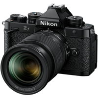 Nikon Z f mit NIKKOR Z 24-70mm F4 S schwarz