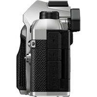 OM System OM-5 Mark II silber mit M.Zuiko Digital ED 12‑40mm F2.8 PRO II und M.Zuiko Digital ED 40-150mm F4 PRO