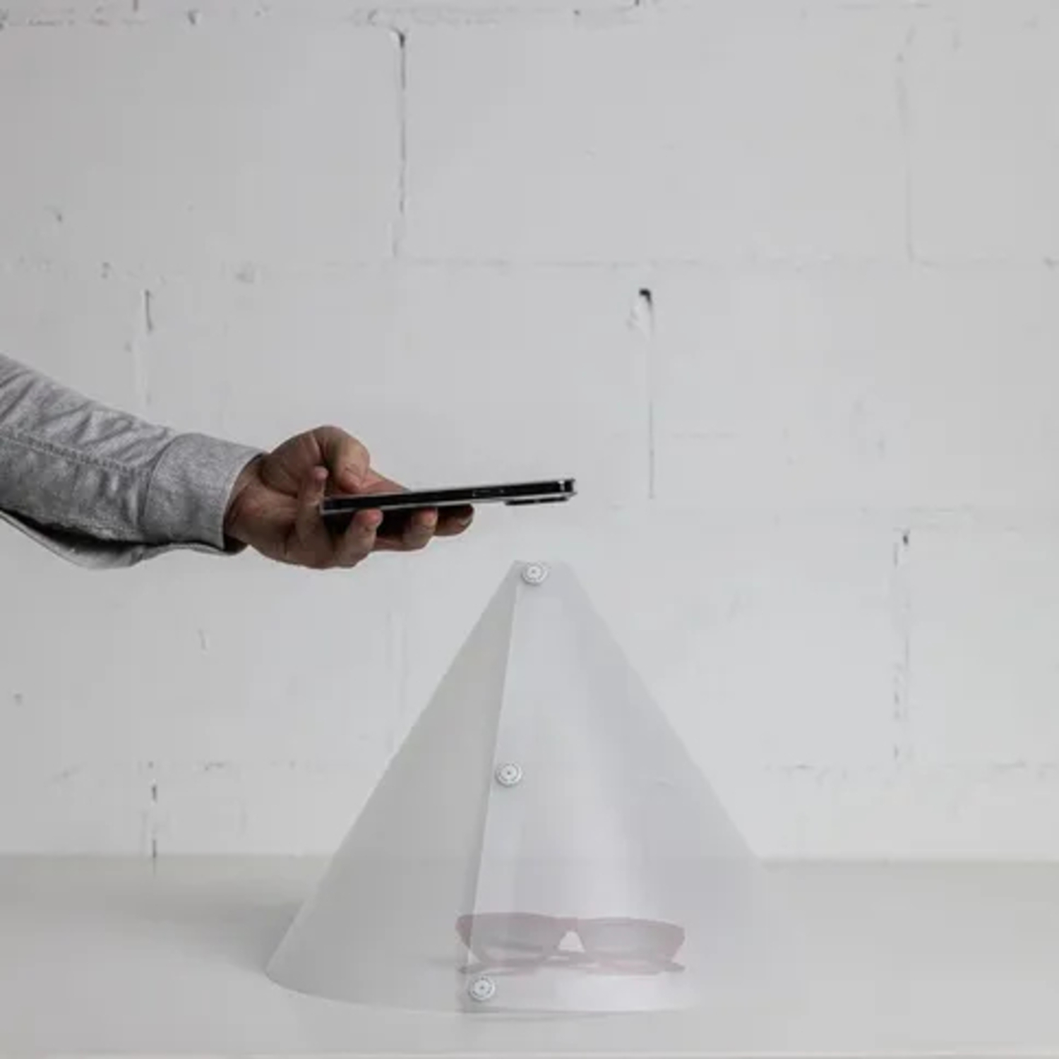 V-Flat World The Light Cone x Karl Taylor Phone