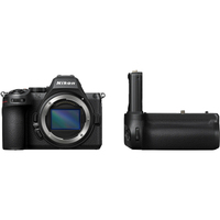 Nikon Z5II mit Multifunktionshandgriff MB-N14