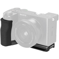 SmallRig L-förmige Montageplatte mit Silikongriff 5061 für Sony Alpha 6700