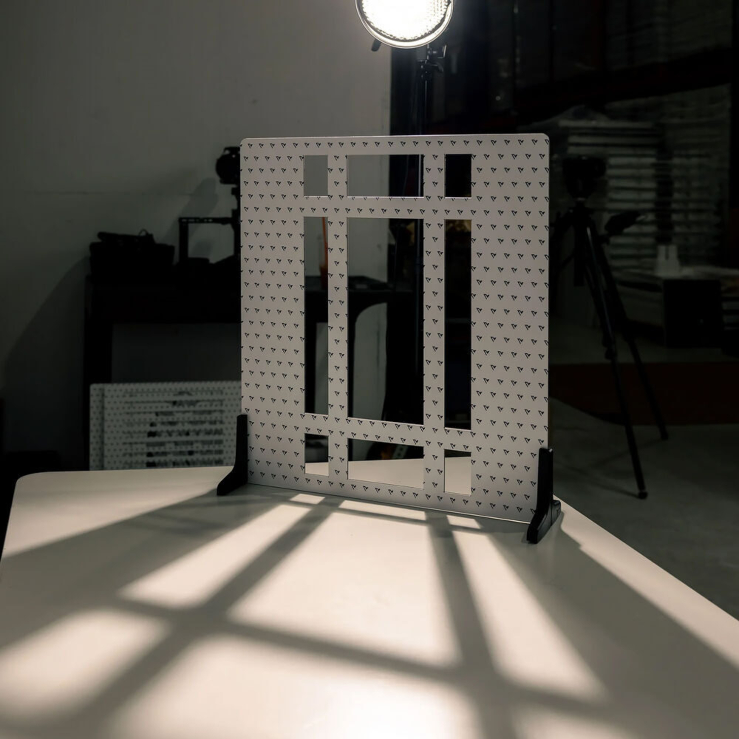 V-Flat World Shadow Board Großes Fenster