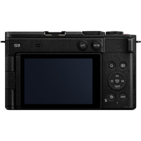 Panasonic LUMIX DC-S9 Jet Black mit LUMIX S 18-40mm F4.5-6.3